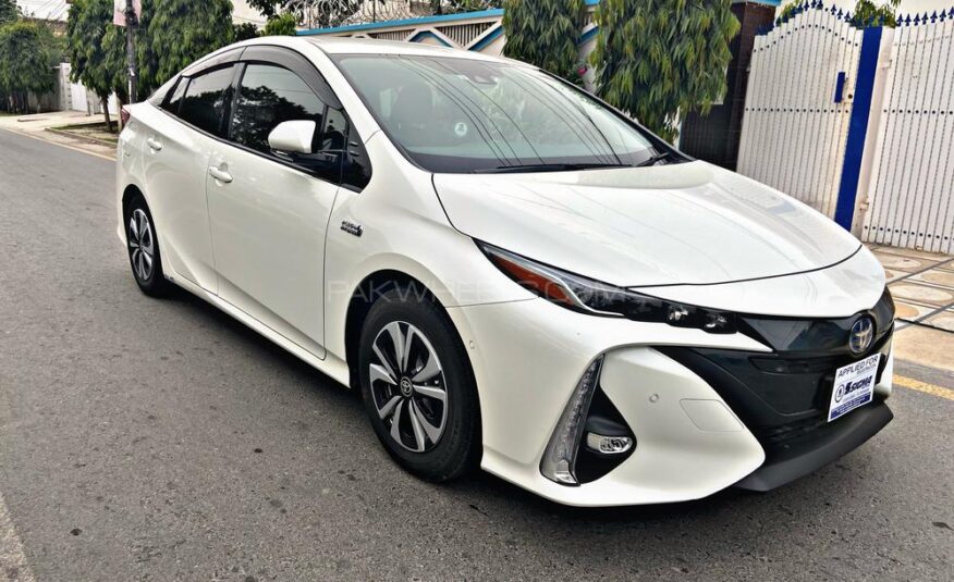 Toyota Prius PHV (Plug In Hybrid) 2017