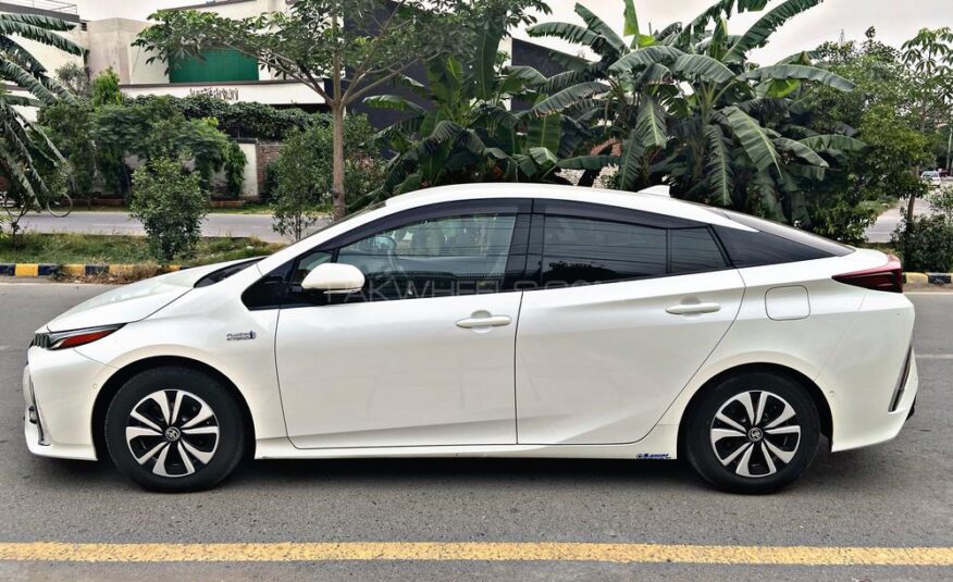 Toyota Prius PHV (Plug In Hybrid) 2017