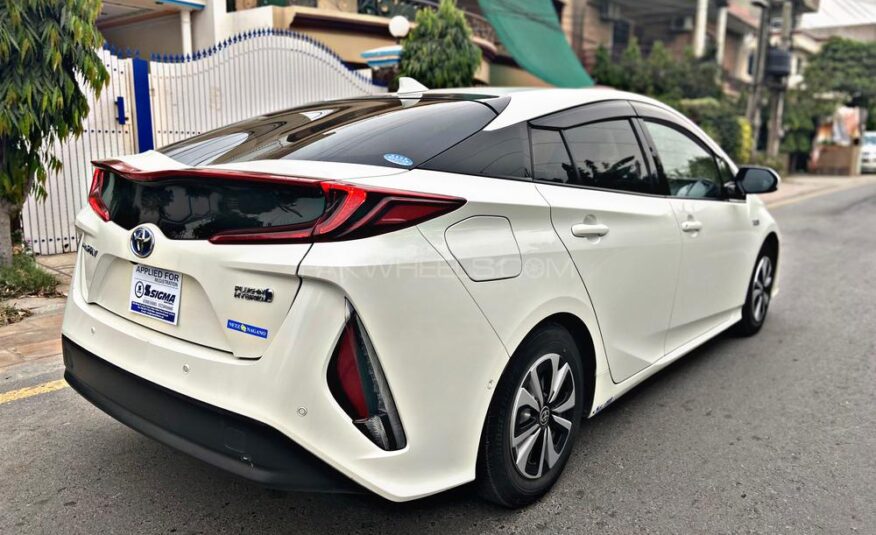 Toyota Prius PHV (Plug In Hybrid) 2017