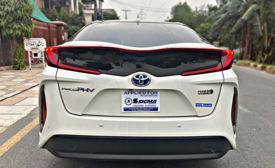 Toyota Prius PHV (Plug In Hybrid) 2017