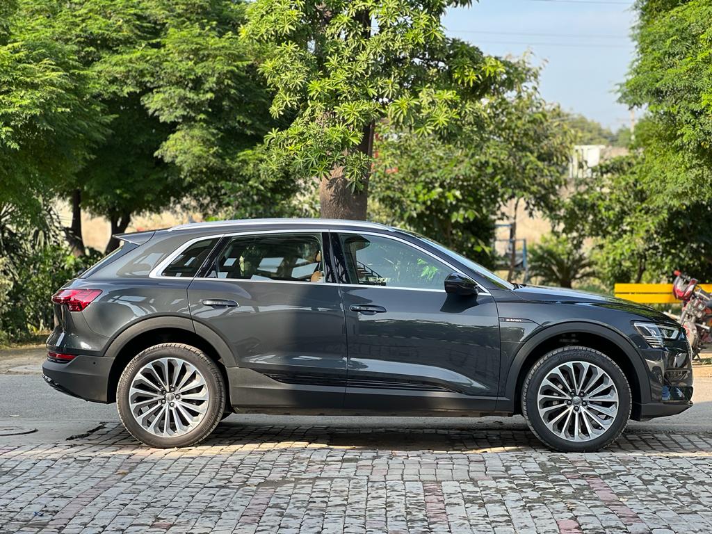 
								Audi e-tron 50 Quattro 2020 full									