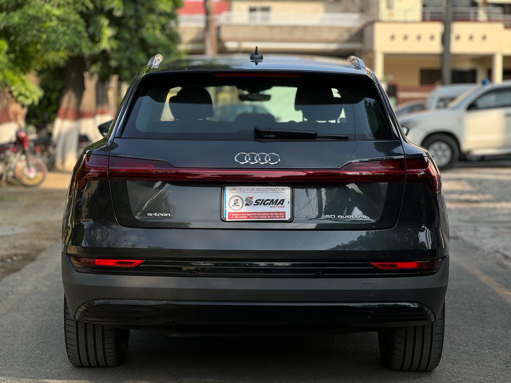 
								Audi e-tron 50 Quattro 2020 full									