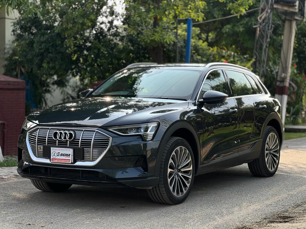 
								Audi e-tron 50 Quattro 2020 full									