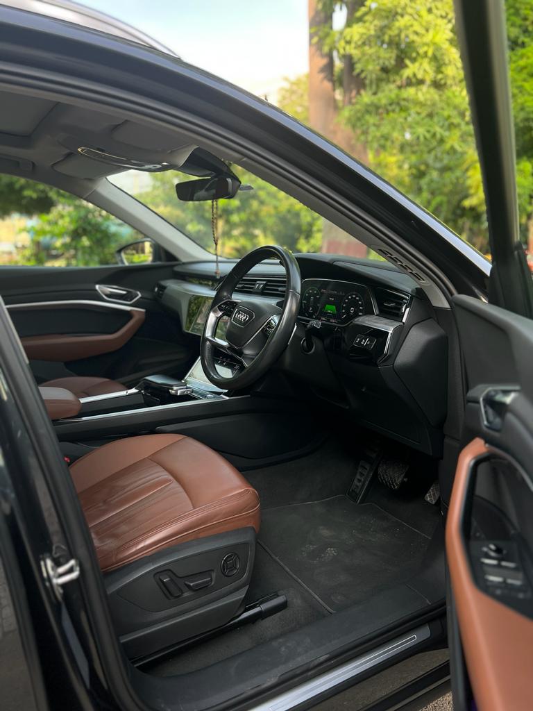 
								Audi e-tron 50 Quattro 2020 full									