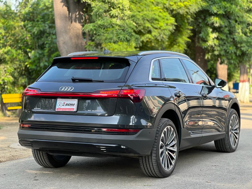 
								Audi e-tron 50 Quattro 2020 full									