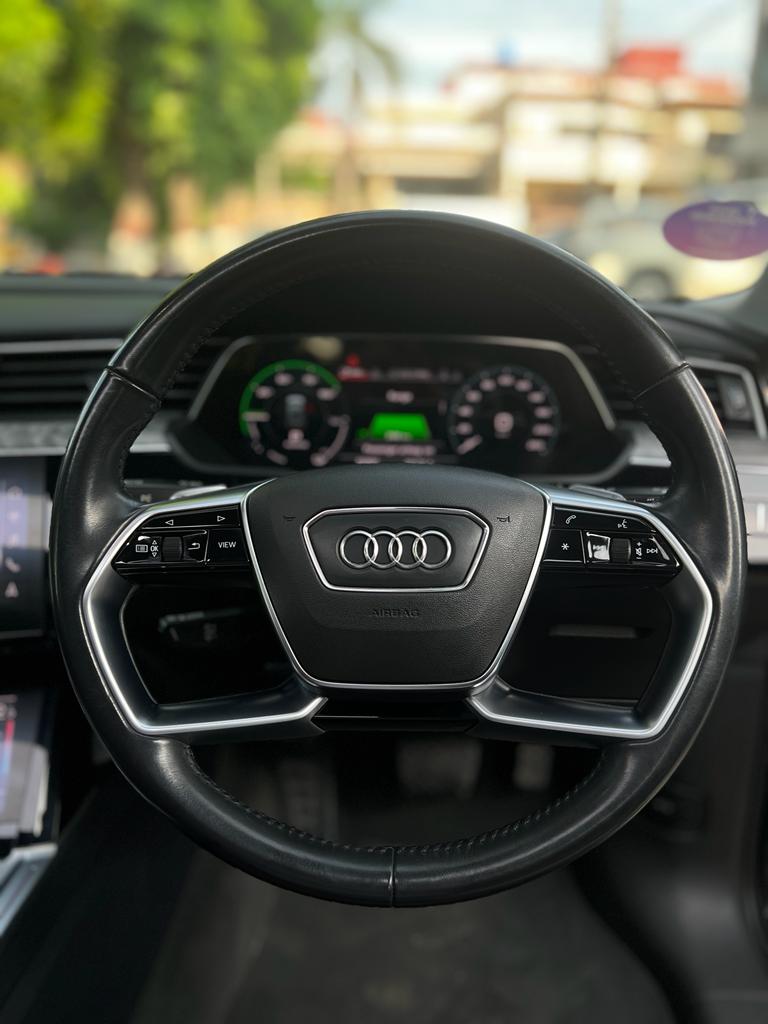 
								Audi e-tron 50 Quattro 2020 full									