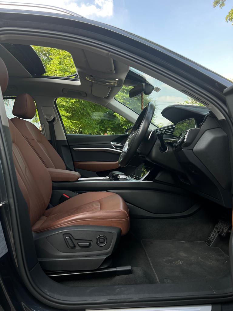 
								Audi e-tron 50 Quattro 2020 full									