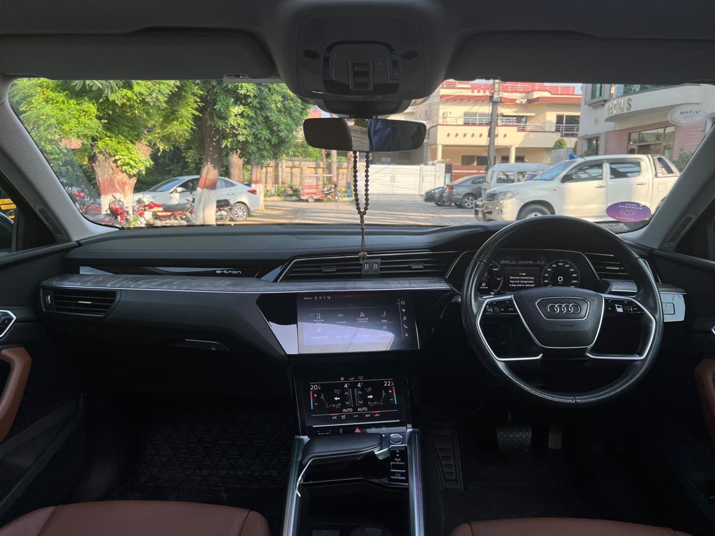 
								Audi e-tron 50 Quattro 2020 full									