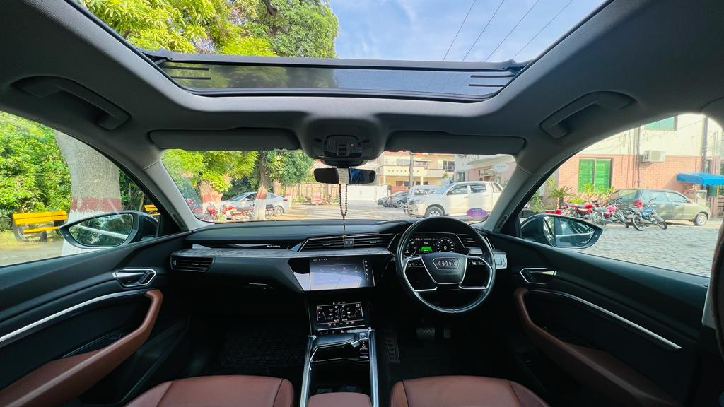 
								Audi e-tron 50 Quattro 2020 full									