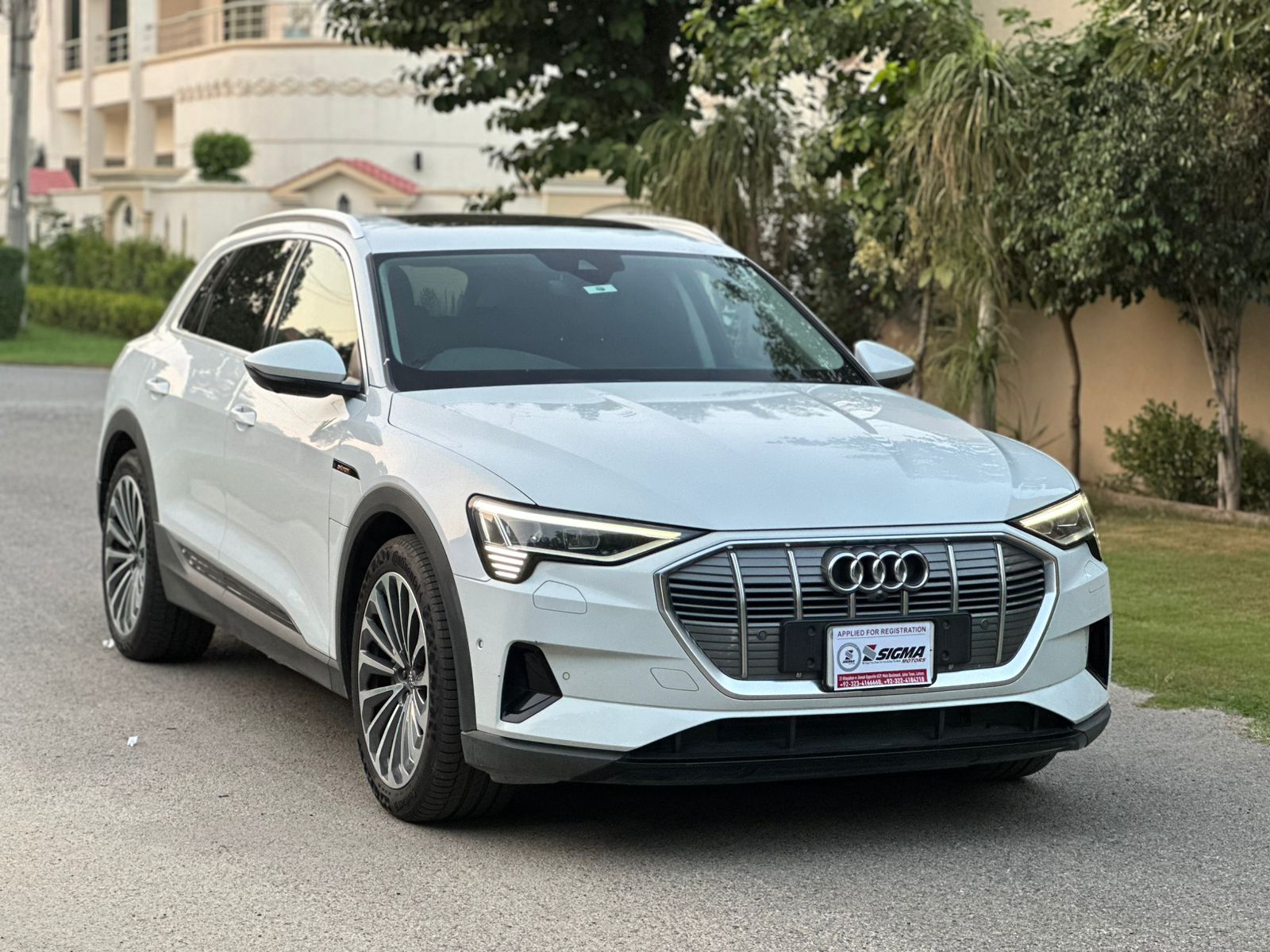
								Audi e-tron 50 Quattro 2020 full									