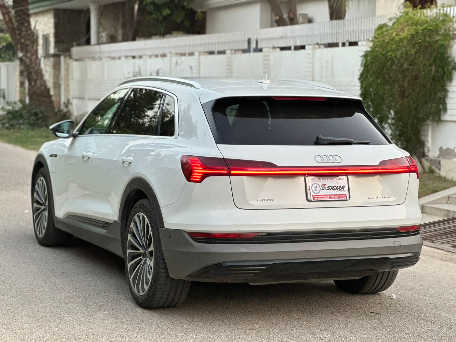 
								Audi e-tron 50 Quattro 2020 full									