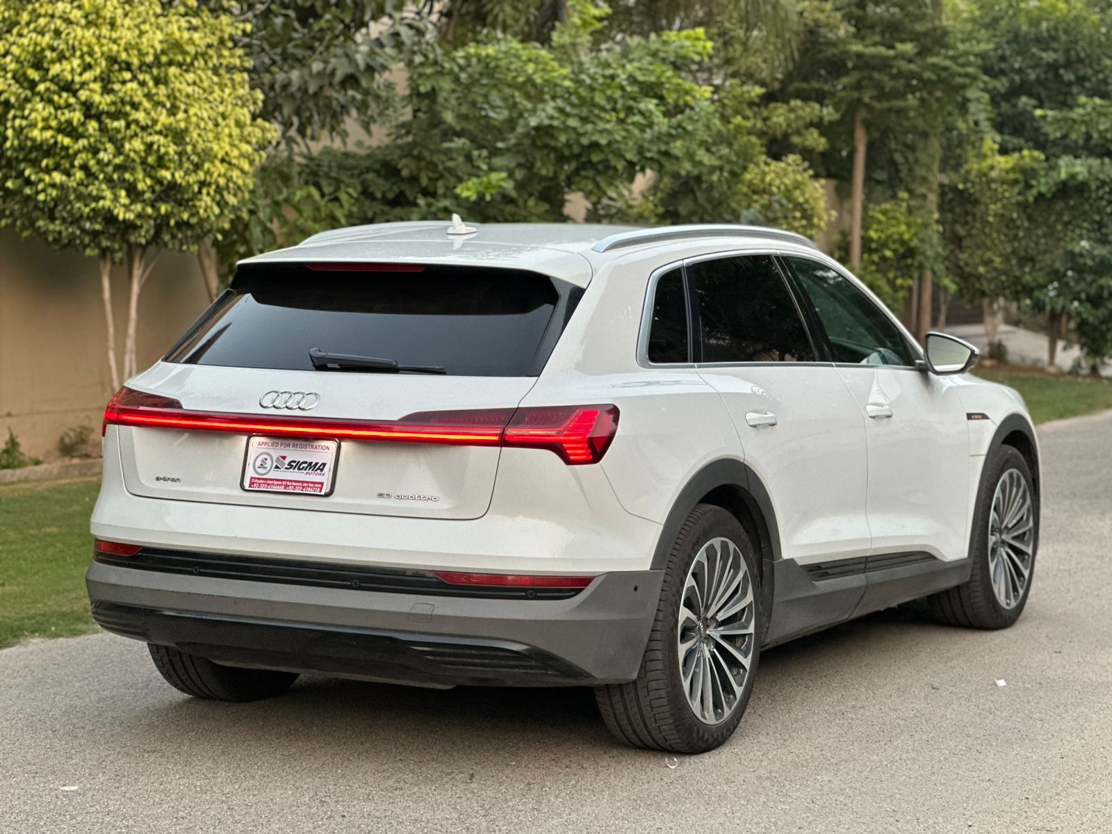 
								Audi e-tron 50 Quattro 2020 full									