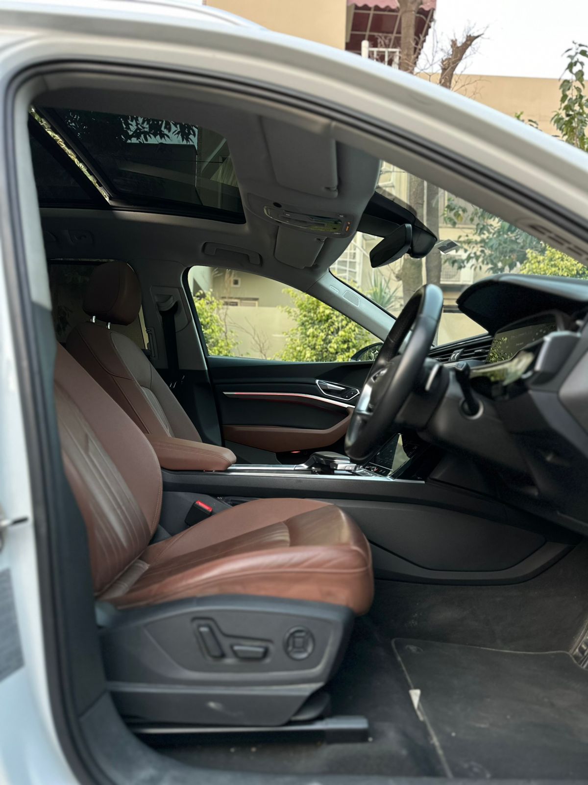 
								Audi e-tron 50 Quattro 2020 full									