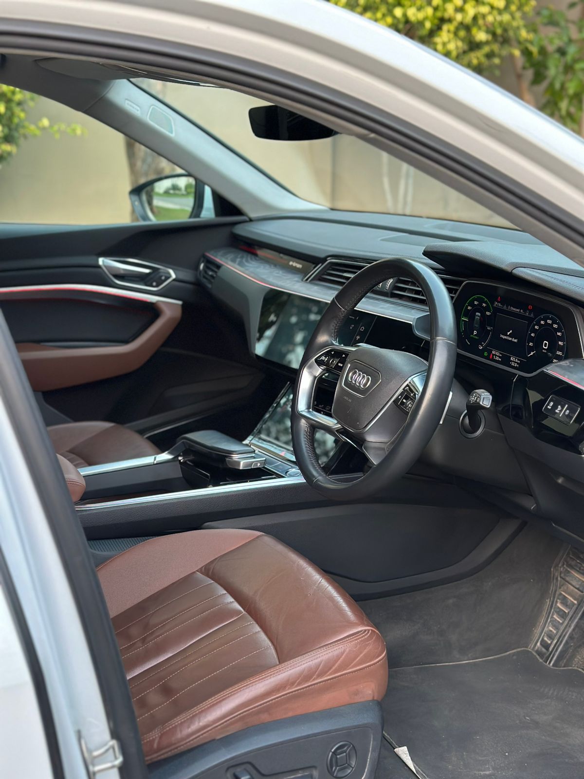 
								Audi e-tron 50 Quattro 2020 full									