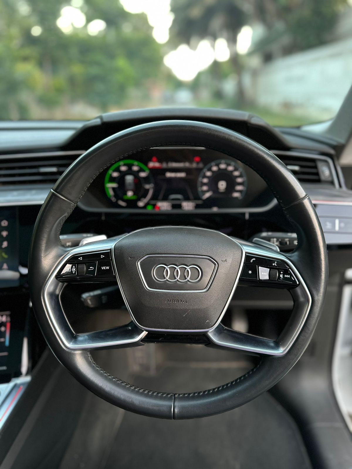 
								Audi e-tron 50 Quattro 2020 full									