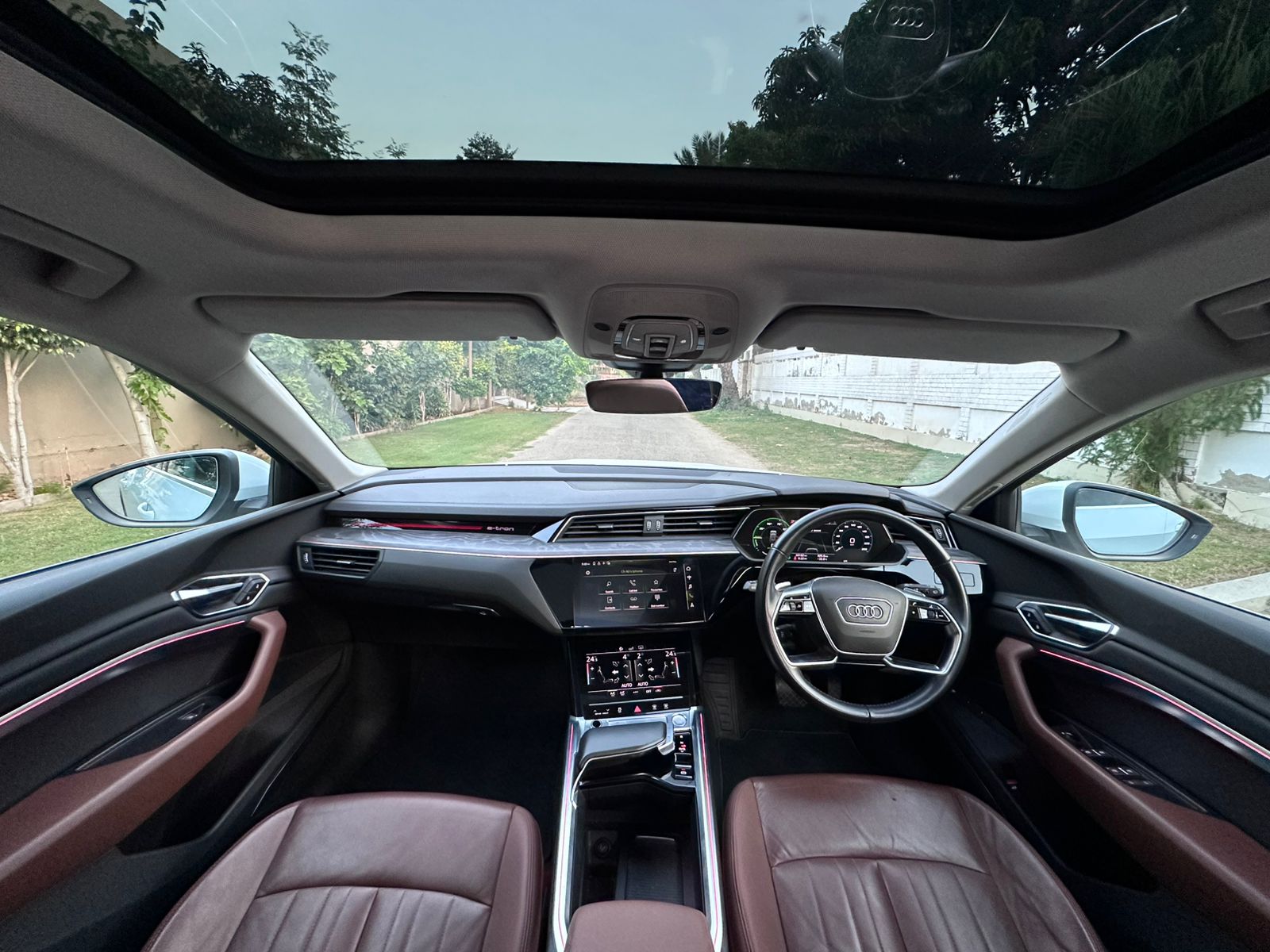 
								Audi e-tron 50 Quattro 2020 full									