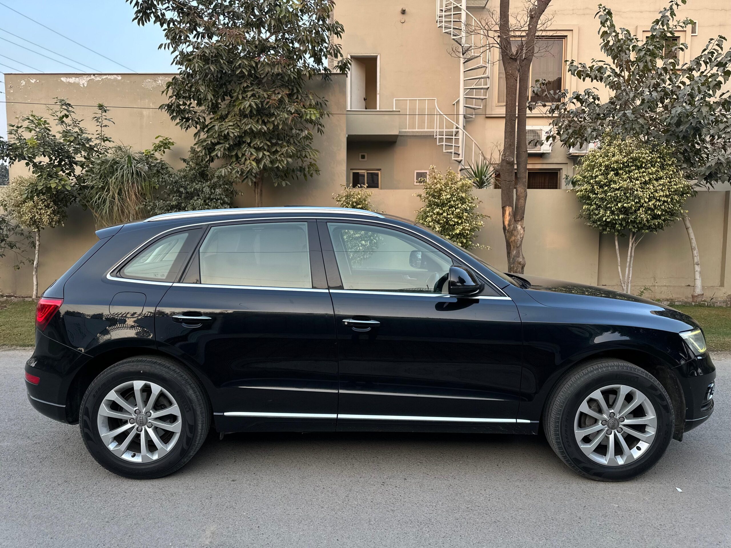 
								Audi Q5 Quattro 2014 full									