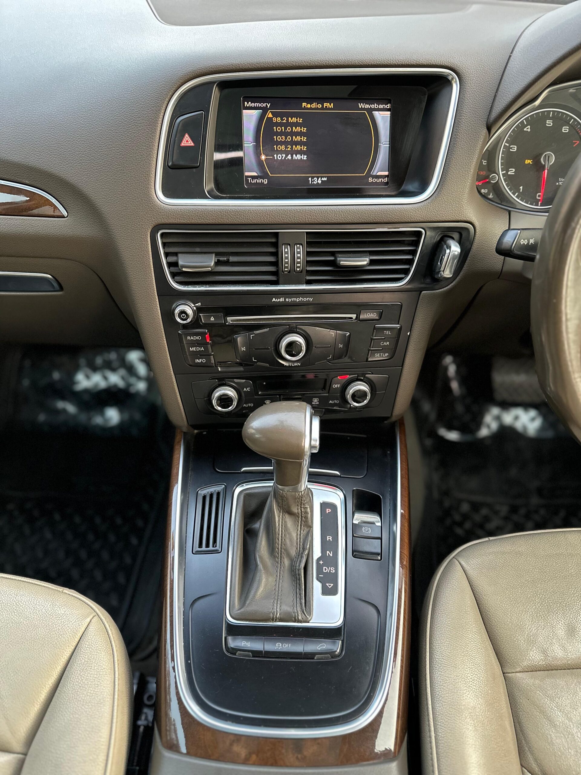 
								Audi Q5 Quattro 2014 full									