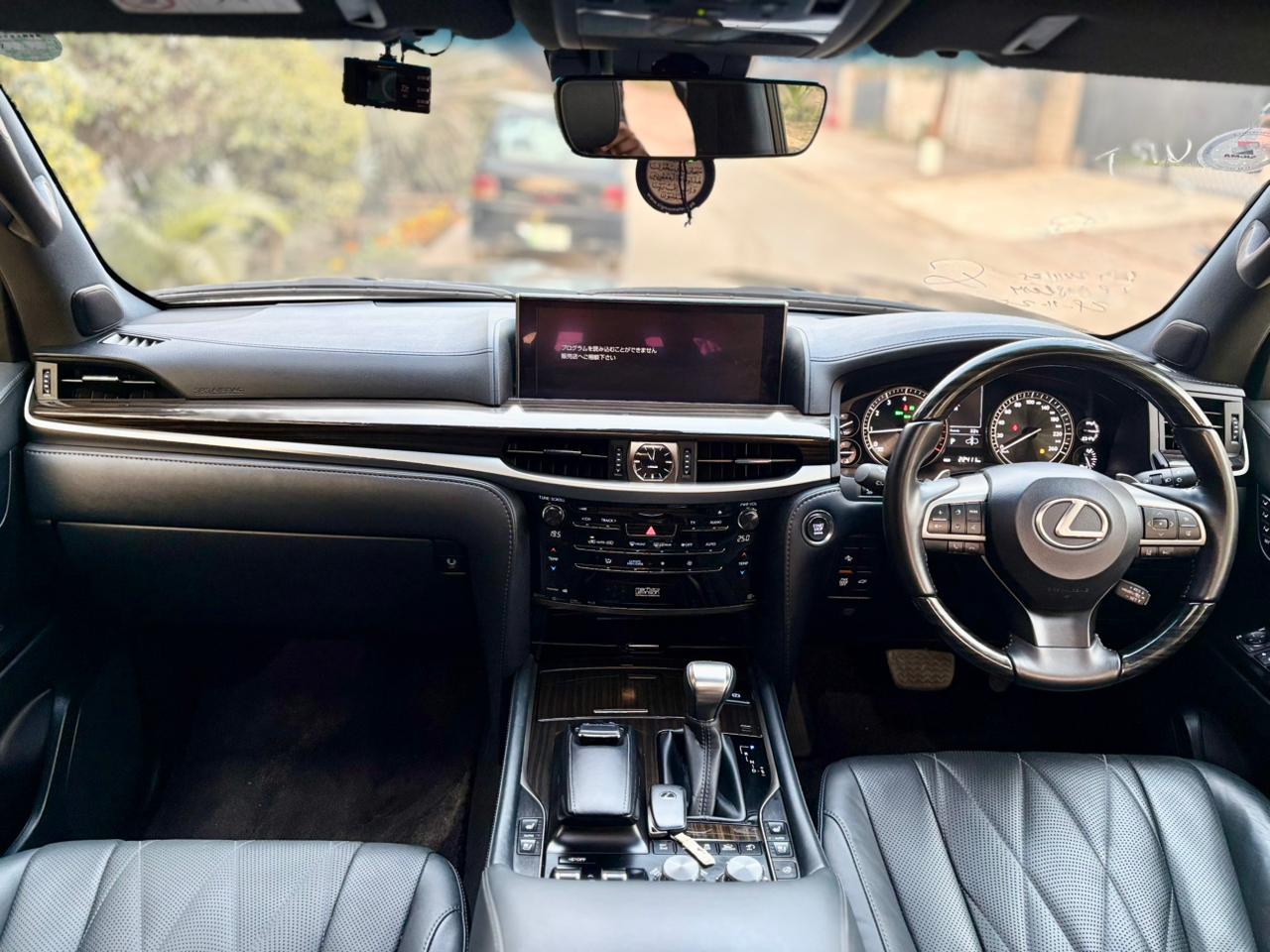 
								Lexus LX570 Black Sequence 2020 full									