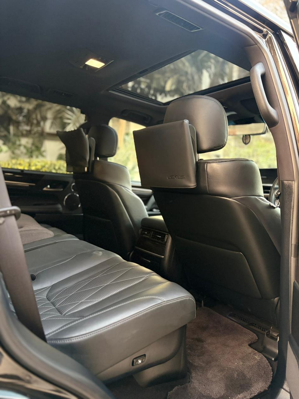 
								Lexus LX570 Black Sequence 2020 full									