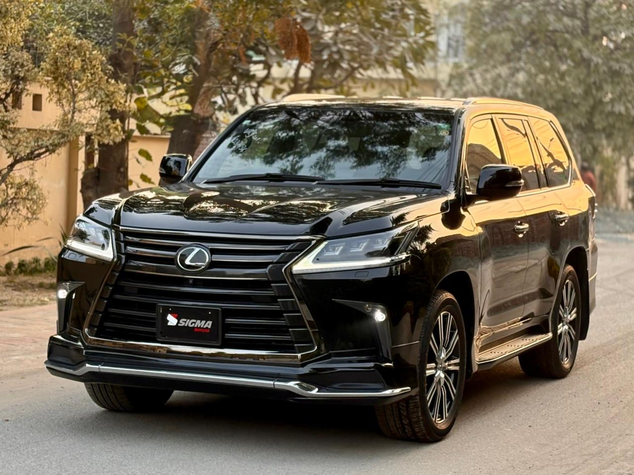 
								Lexus LX570 Black Sequence 2020 full									