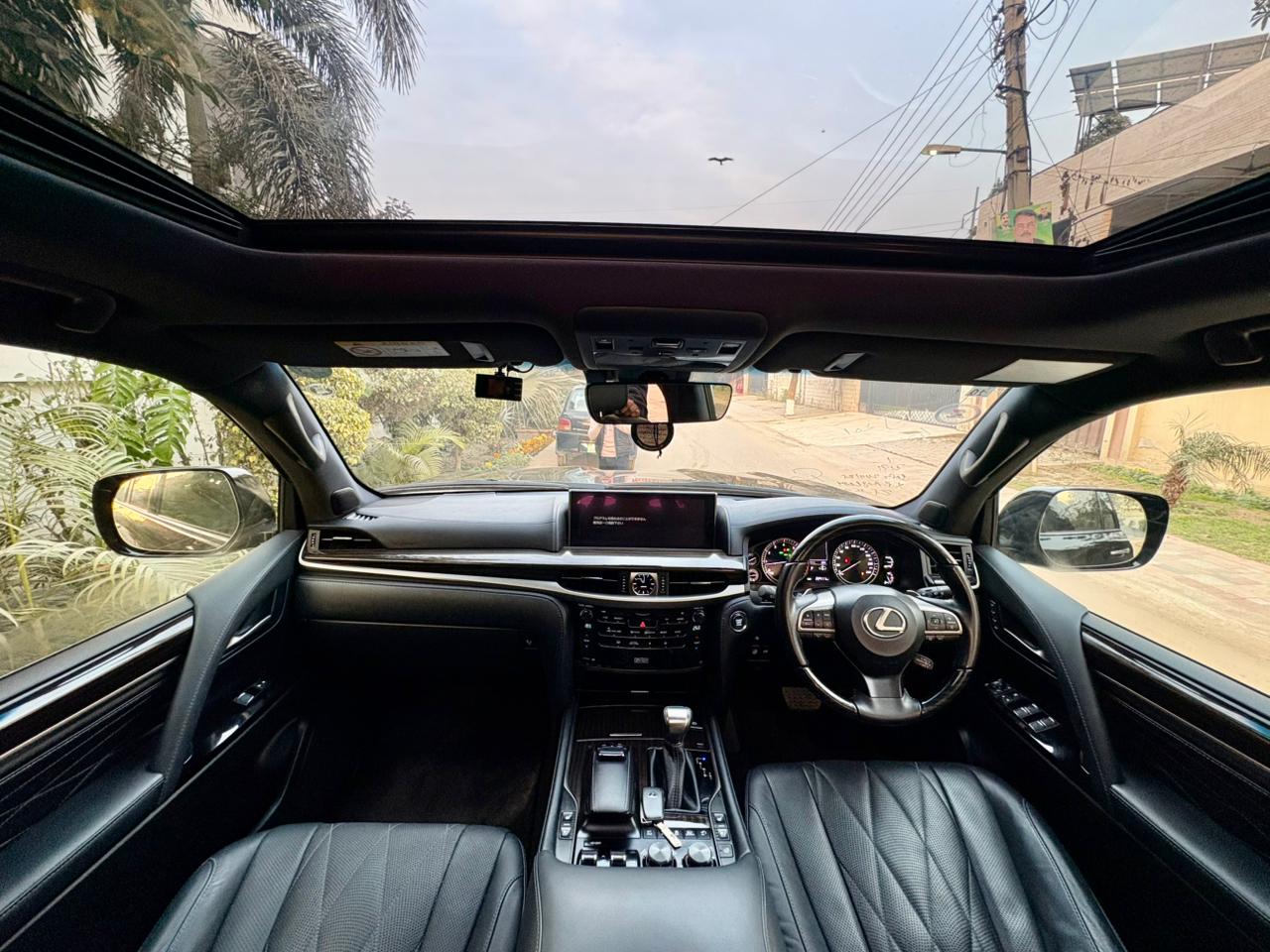 
								Lexus LX570 Black Sequence 2020 full									