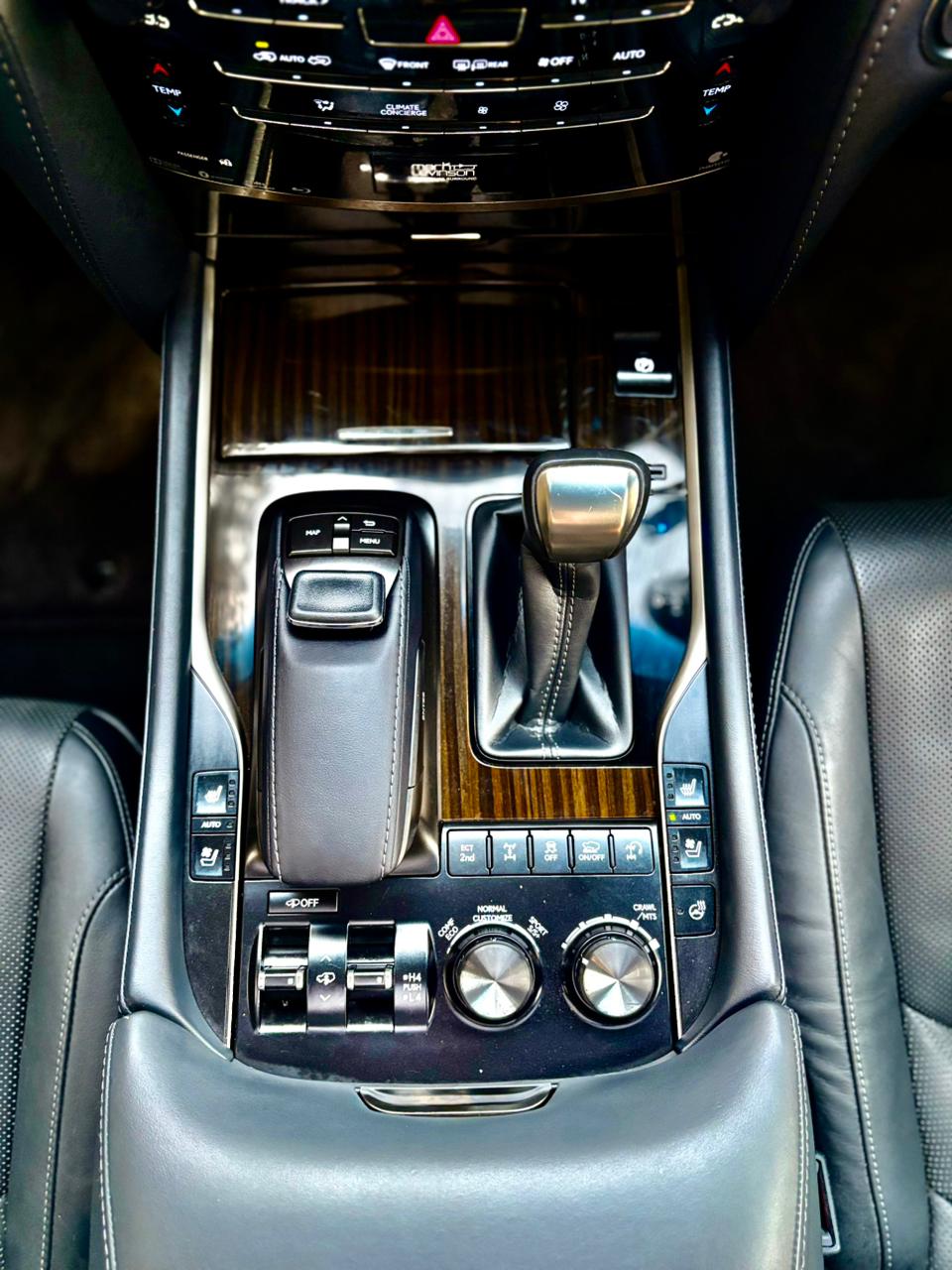 
								Lexus LX570 Black Sequence 2020 full									