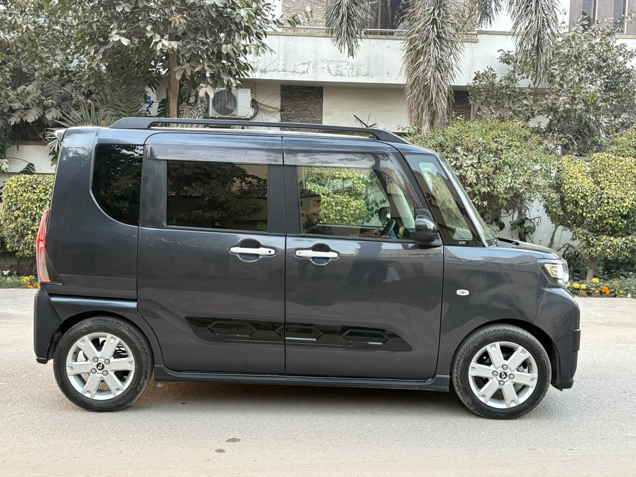 
								Daihatsu Tanto Funcross 2022 full									