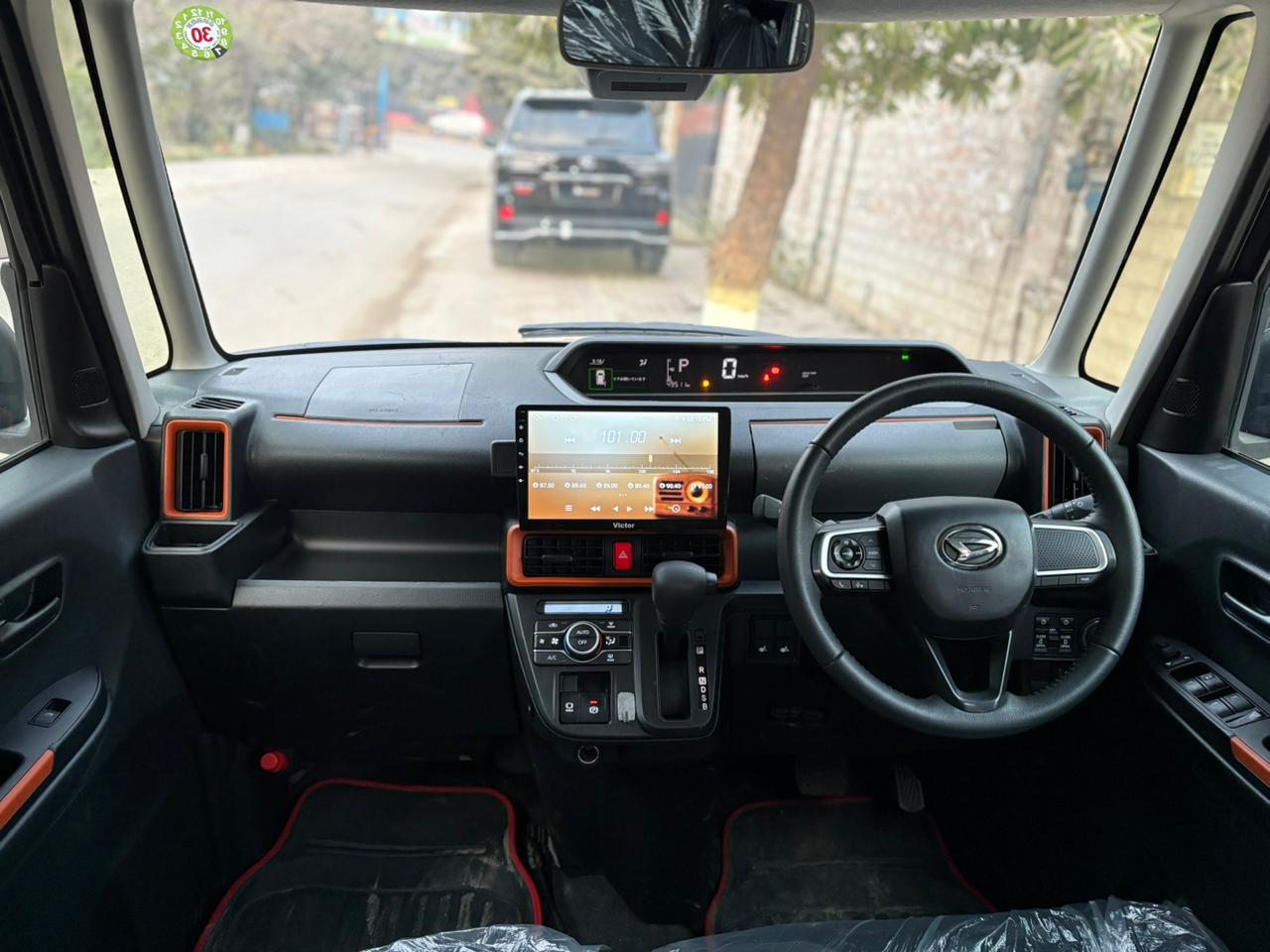 
								Daihatsu Tanto Funcross 2022 full									