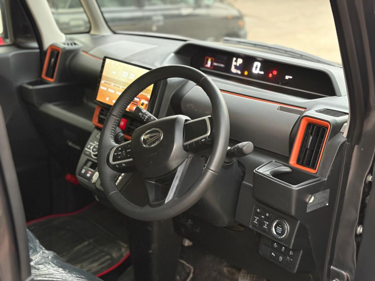 
								Daihatsu Tanto Funcross 2022 full									