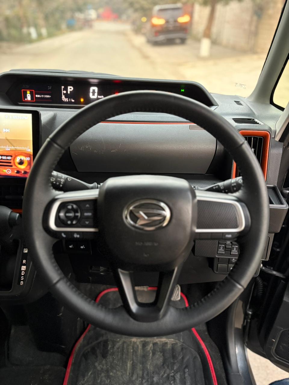 
								Daihatsu Tanto Funcross 2022 full									