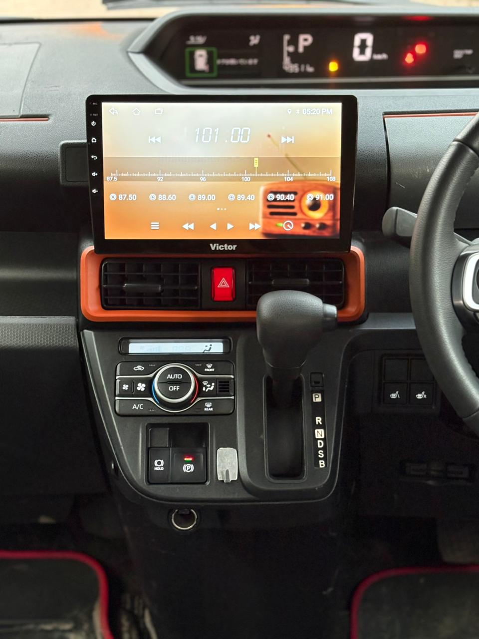 
								Daihatsu Tanto Funcross 2022 full									