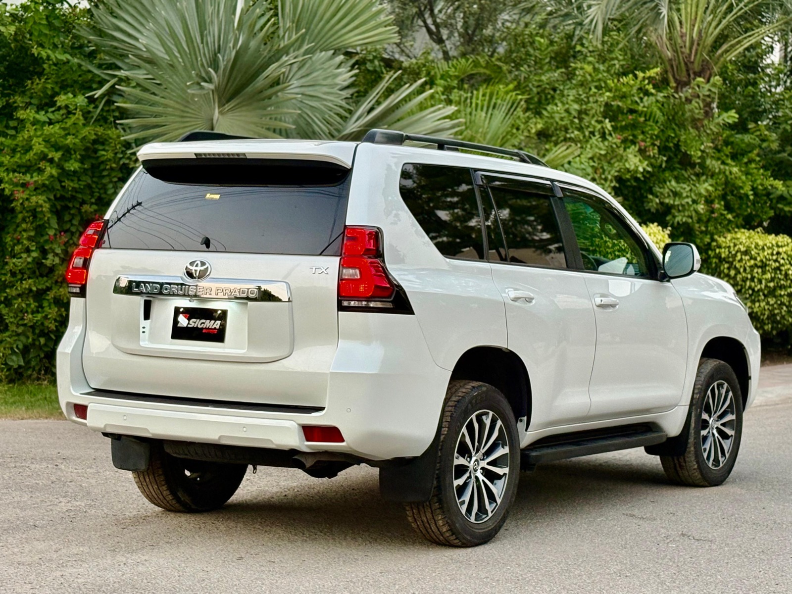
								Toyota Land Cruiser Prado TXL 2020 full									
