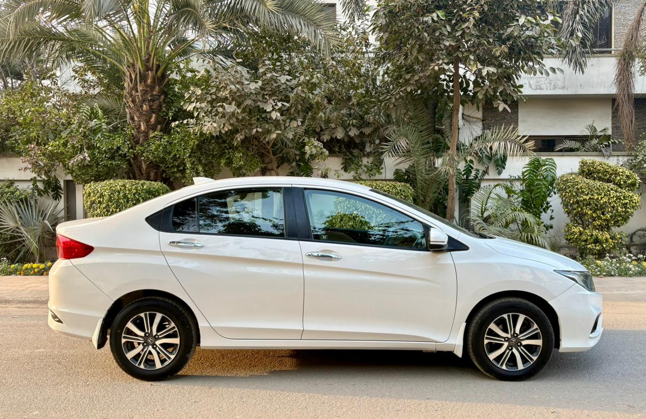 
								Honda City 1.5 Aspire Automatic 2022 full									