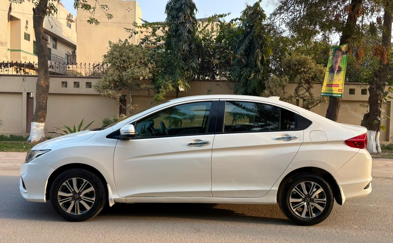 
								Honda City 1.5 Aspire Automatic 2022 full									
