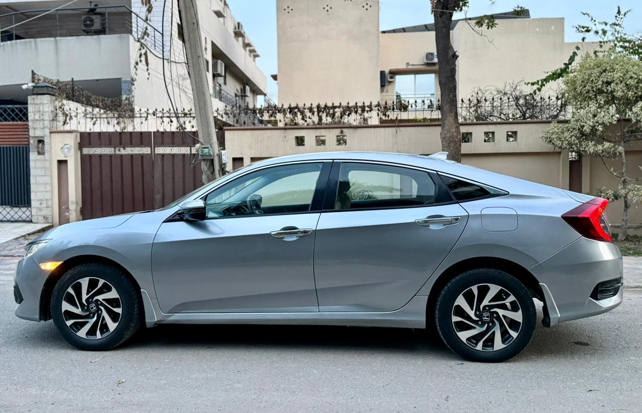 
								Honda Civic Oriel Prosmatec i-VTEC 2018 full									