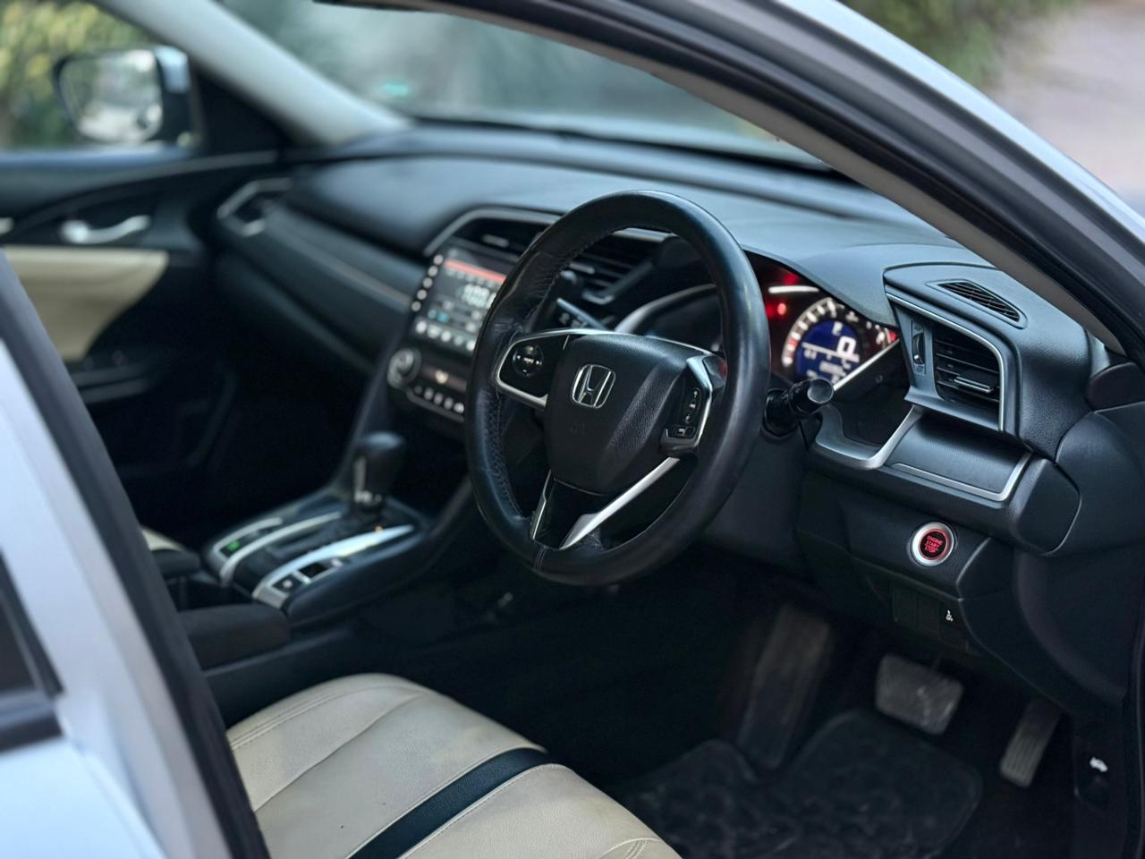 
								Honda Civic Oriel Prosmatec i-VTEC 2018 full									