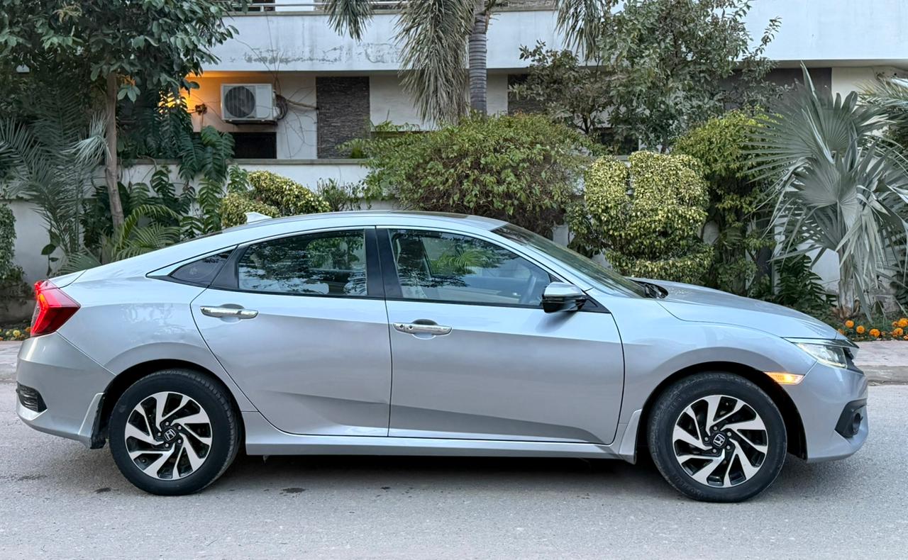 
								Honda Civic Oriel Prosmatec i-VTEC 2018 full									