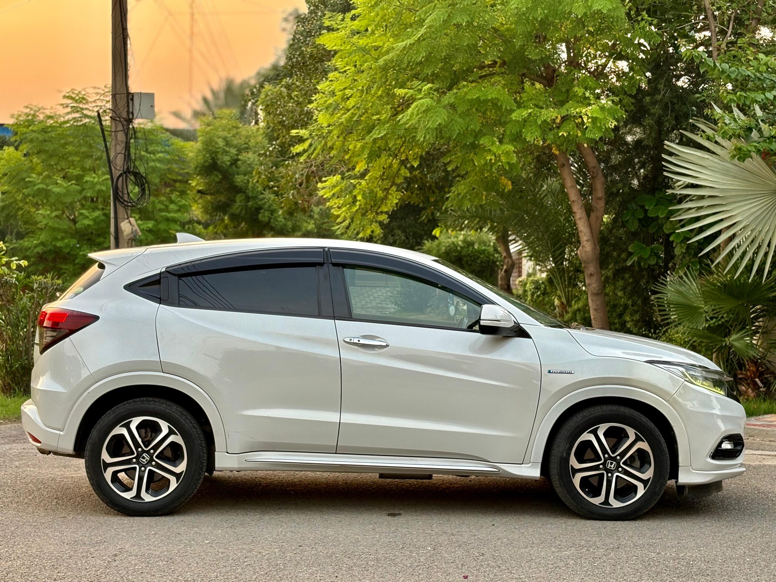 
								Honda Vezel Z Sensing Package 2019 full									