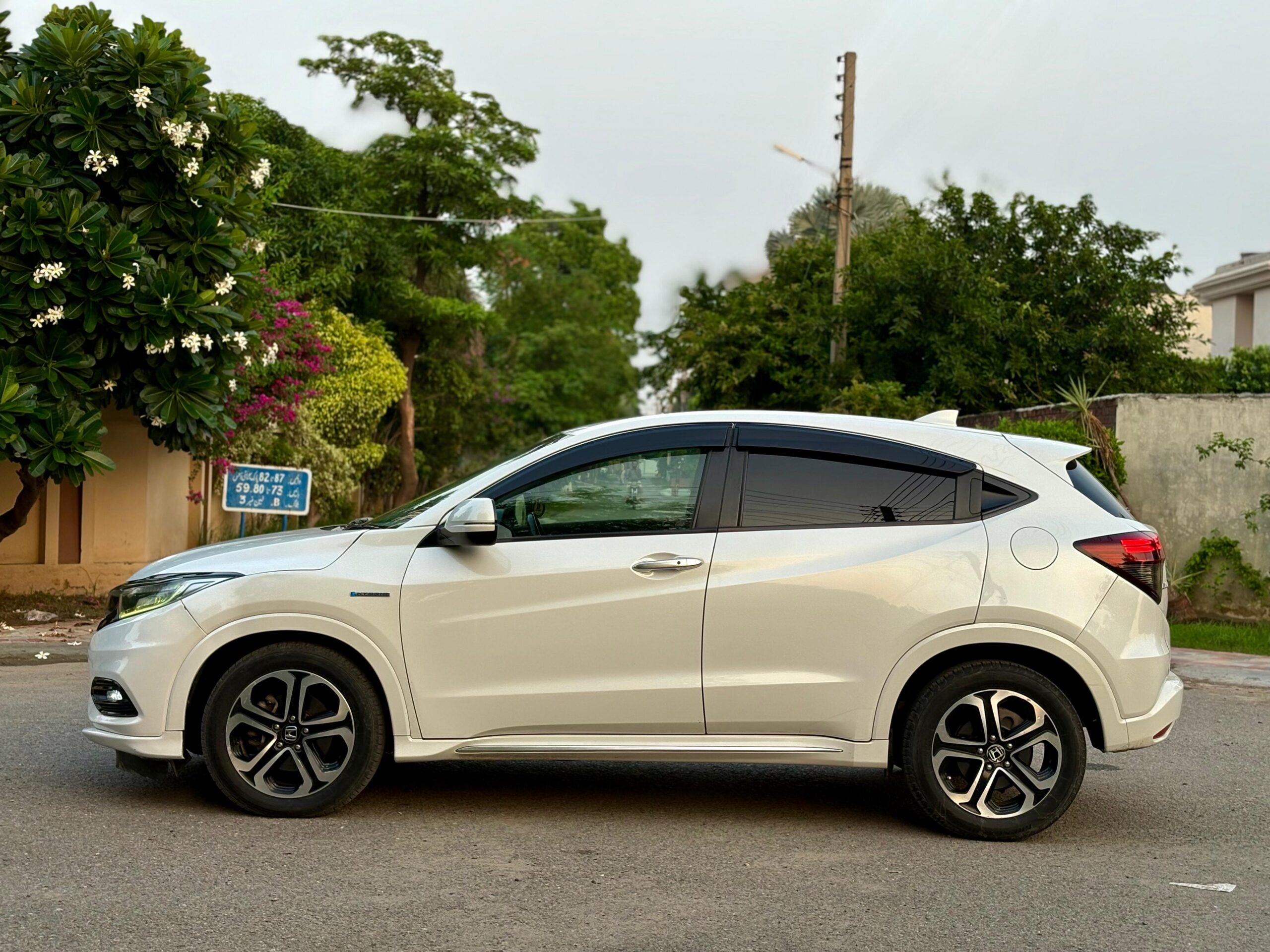 
								Honda Vezel Z Sensing Package 2019 full									