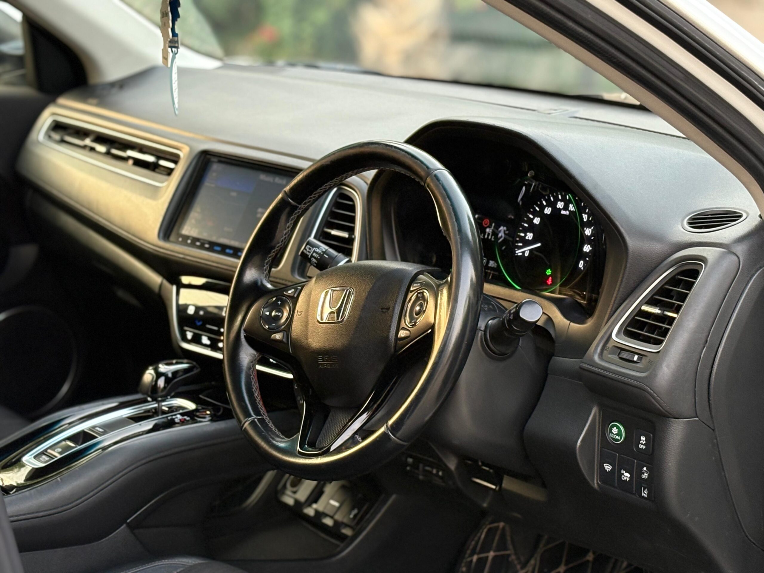 
								Honda Vezel Z Sensing Package 2019 full									