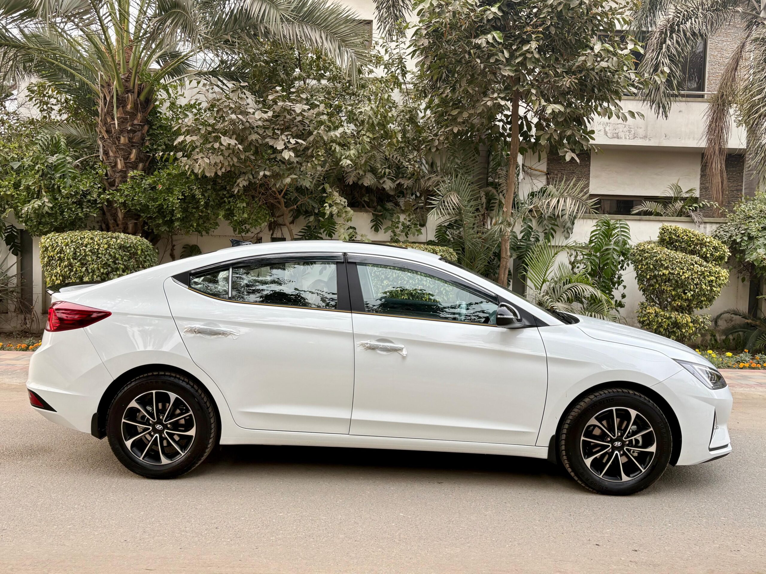 
								Hyundai Elantra GLS 2.0 Limited Edition 2025 full									