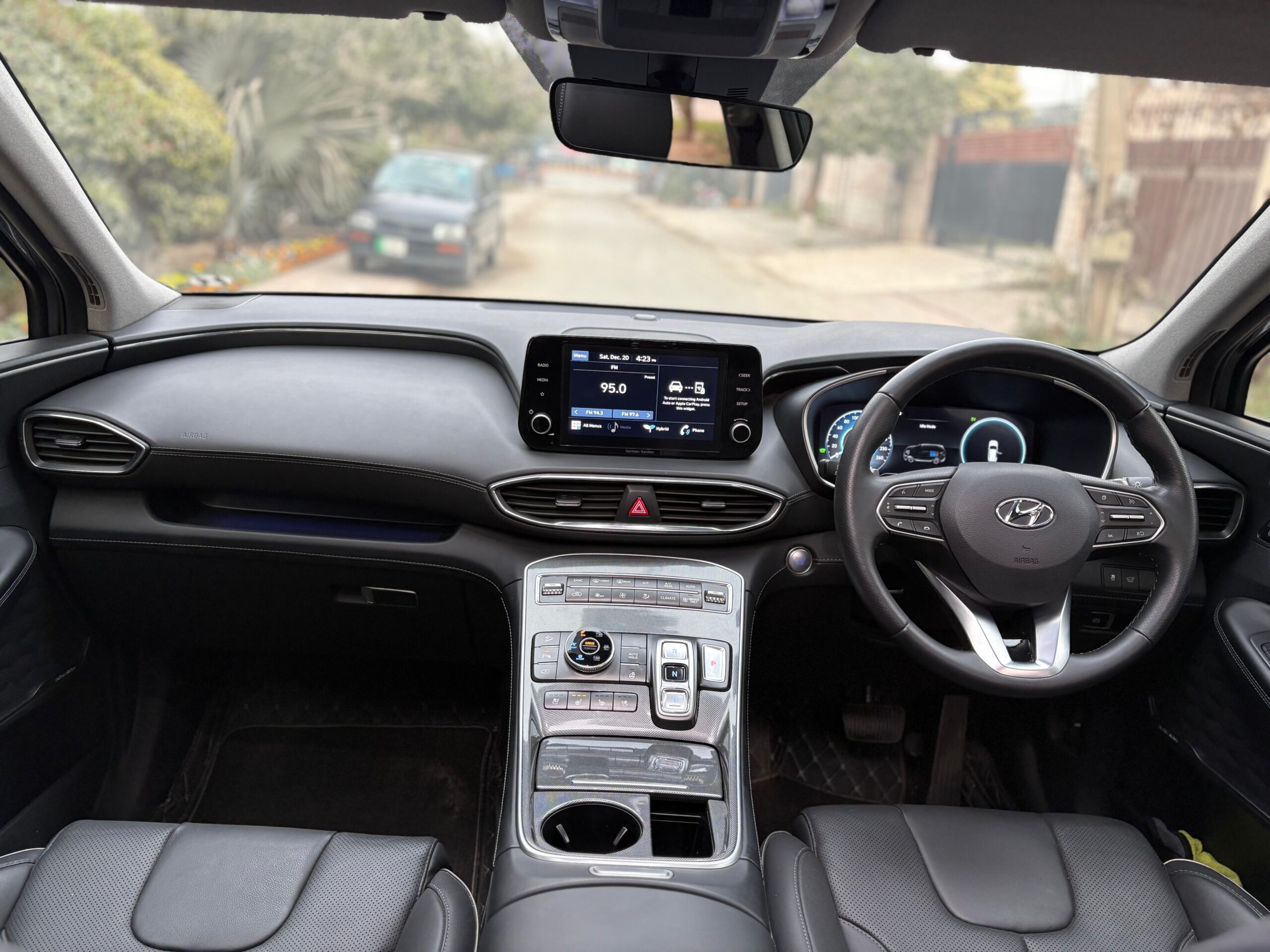 
								Hyundai Santa Fe Signature 2024 full									