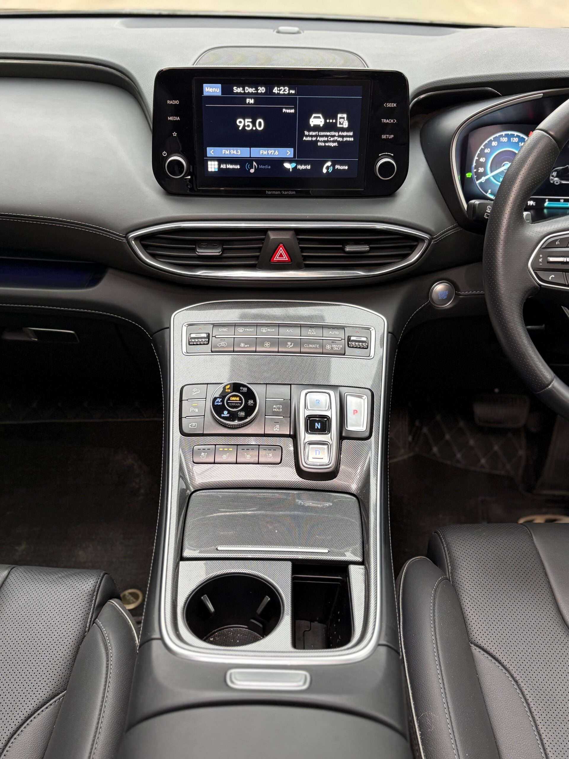 
								Hyundai Santa Fe Signature 2024 full									