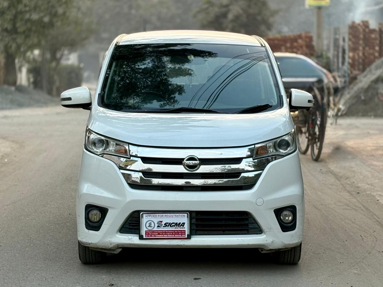 
								Nissan Dayz Highway Star 2014 full									