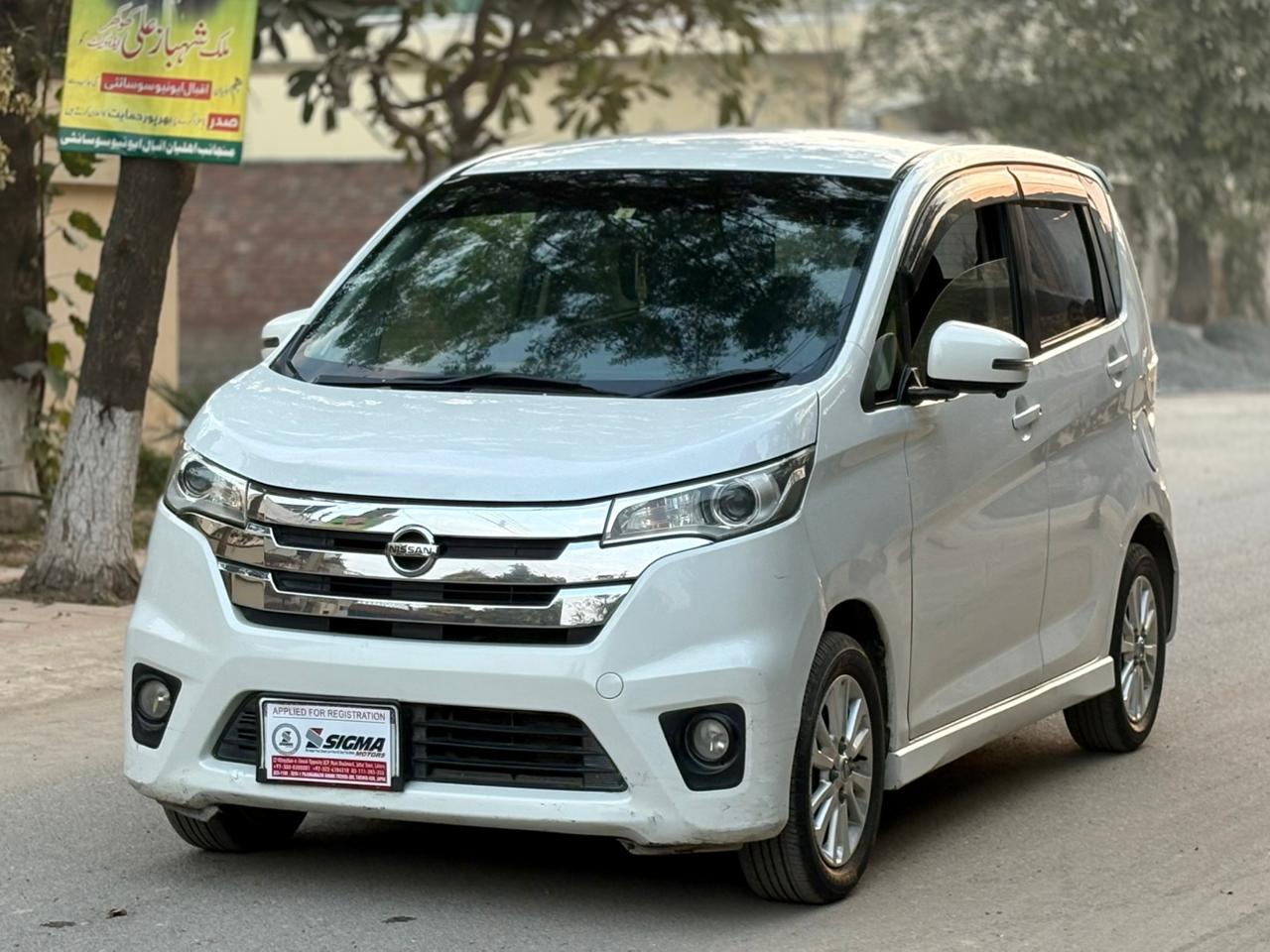 
								Nissan Dayz Highway Star 2014 full									