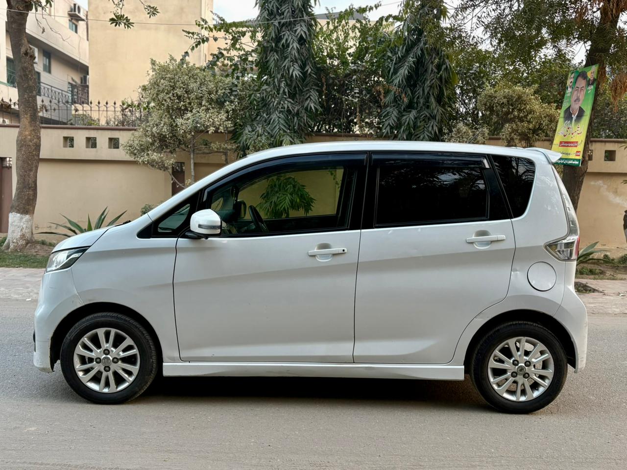 
								Nissan Dayz Highway Star 2014 full									