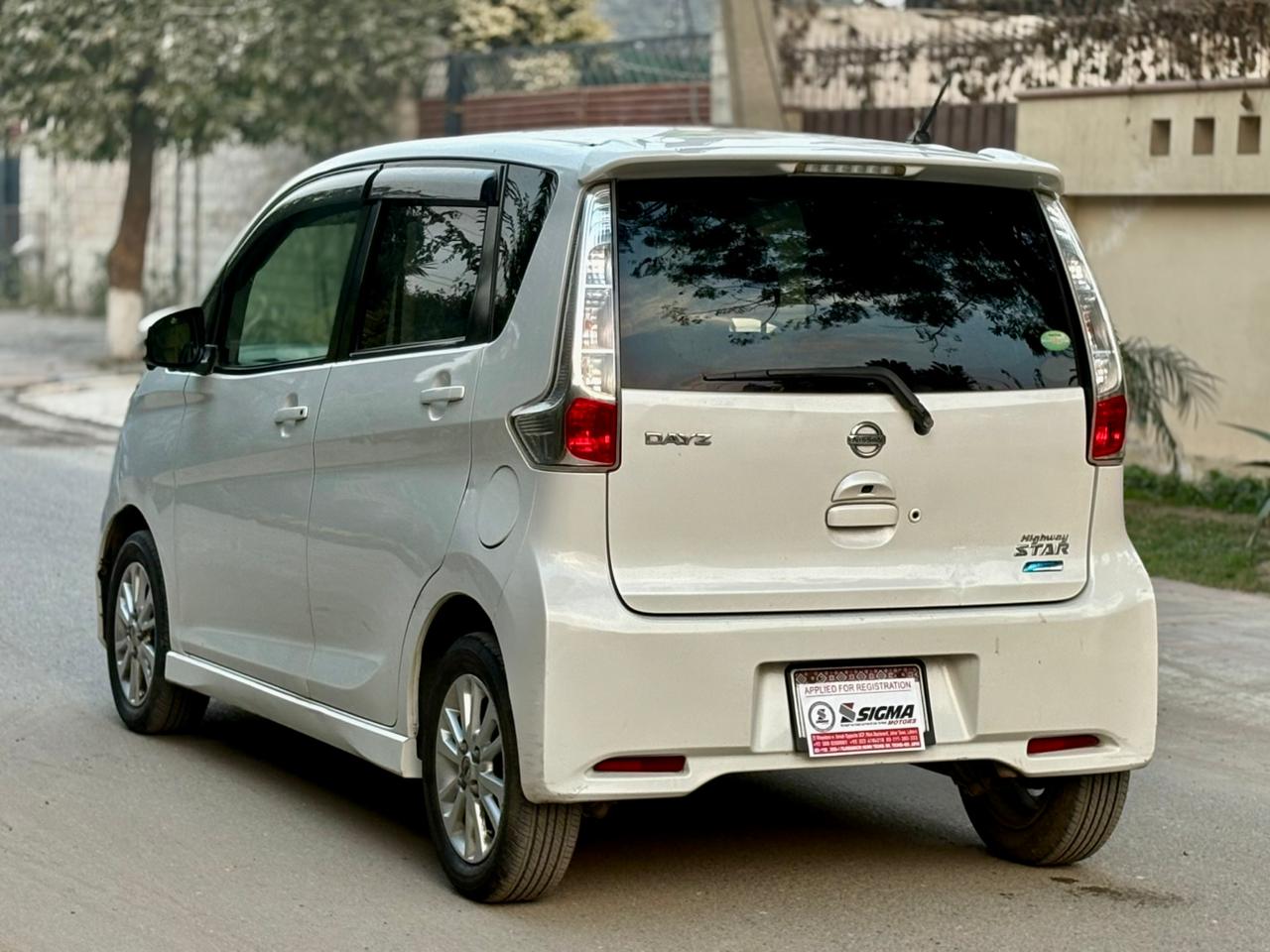 
								Nissan Dayz Highway Star 2014 full									