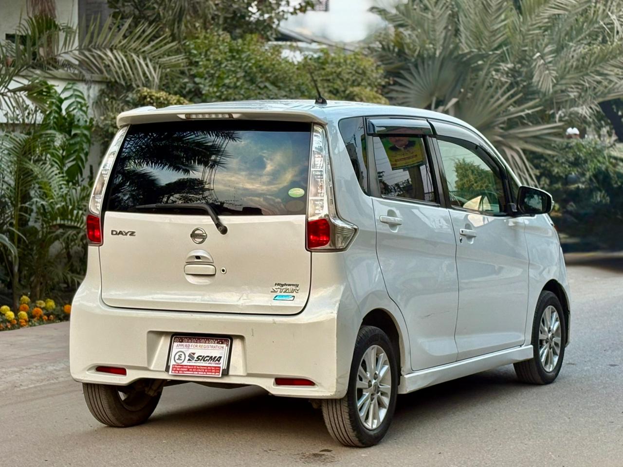 
								Nissan Dayz Highway Star 2014 full									