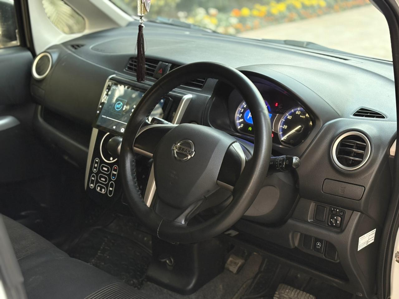 
								Nissan Dayz Highway Star 2014 full									